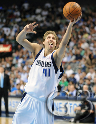 2 Dirk Nowitzki #41 takes it to the basket