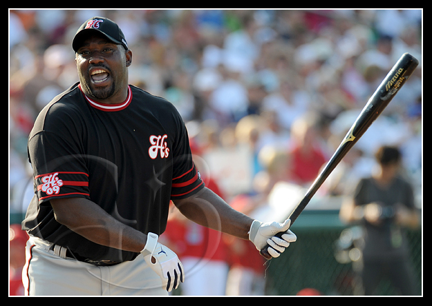 SPORT Baseball Warren Sapp of the Black Sox clowns around while at bat
