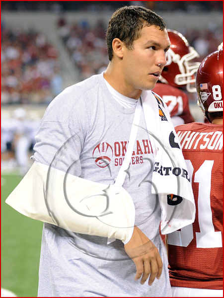 SPORT NCAA FOOTBALL Oklahoma's star quarterback Sam Bradford #14 is injured just before the first half ends and is sidelined with a shoulder injury during the entire second half