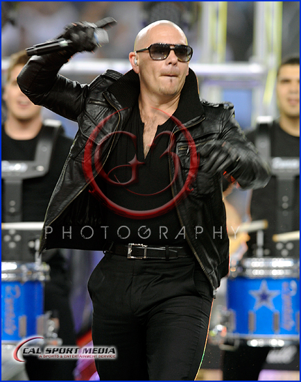 NFL 2011: Dolphins vs Cowboys NOV 24 Miami Dolphins vs Dallas Cowboys Thanksgiving Day Enrique Iglesias and Pitbull