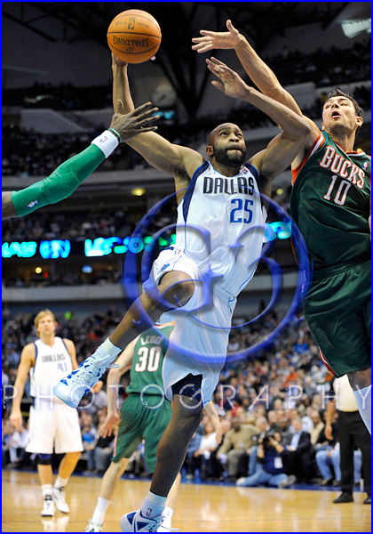 NBA: JAN 13 Bucks at Mavericks NBA Milwaukee Bucks vs Dallas Mavericks JAN 13 Vince Carter